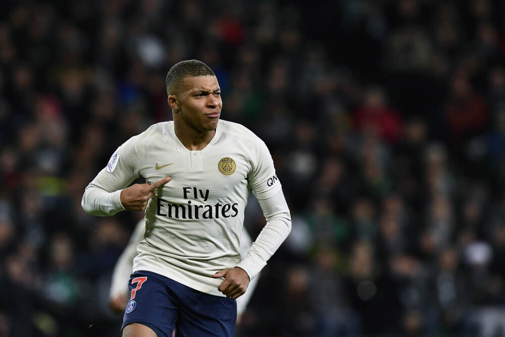 股价拉升！何小鹏回应“人形机器人里藏真人”